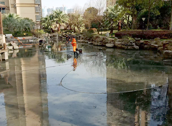泰山景观池淤泥清理
